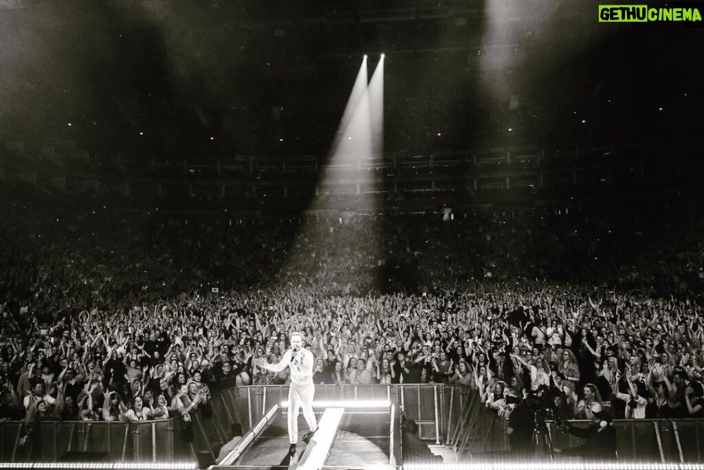 Olly Murs Instagram - 14 years, 14 O2 performances and this is definitely one I’ll never forget 👌🏻😩❤ thank you all for putting on ya dancing shoes and doing the YMCA 🤣👌🏻 you legends!