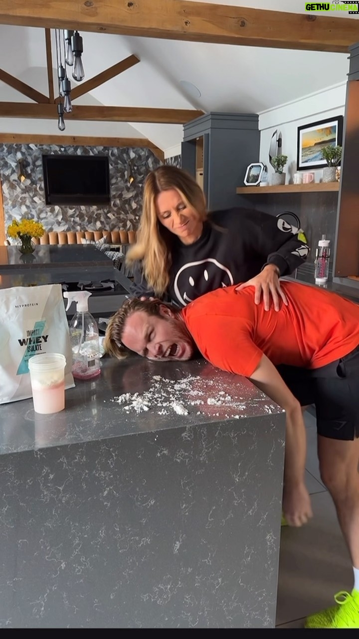 Olly Murs - 42.2K Likes - Think I deserved this.. Protein Wednesday’s never tasted so good 🤣