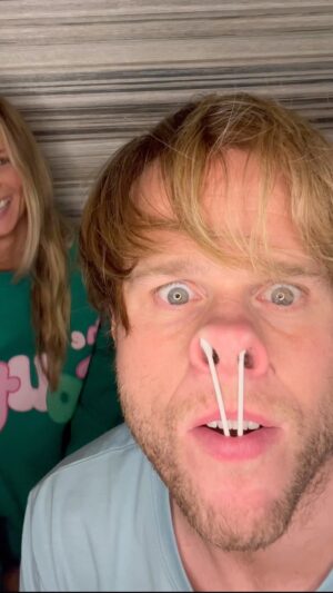 Olly Murs Instagram - If you laugh together, you last together 🤣✌🏻🤪 happy Valentine’s Day you lot! Sending you all my love 🫶🏻❤️
