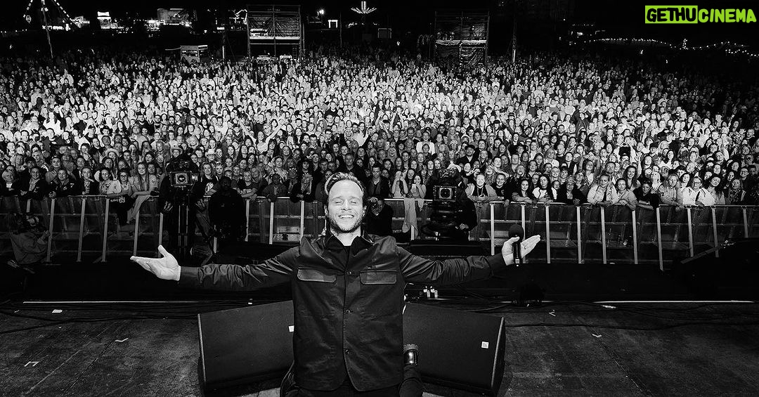 Olly Murs Instagram - I’m taking a moment for mental health with @takeamoment.uk @theartofldn and @piccadillylights Join me to raise awareness. Here’s how you can be part of the art: 1) Take an eyes closed selfie 2) Share on Instagram or TikTok 3) Tag @piccadillylights with #takeamoment2023 #mentalhealth #mentalhealthawareness