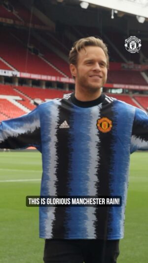 Olly Murs Instagram - So Olly, ever played at Old Trafford before? 😅❤️

#MUFC #ManUtd #OldTrafford #OllyMurs