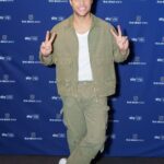Olly Murs Instagram - SO excited to officially open the #SkyVIP lounge before my gig in Leeds tonight and surprise 200 @sky_uk customers with a cheeky performance in the lounge before I go on stage. Thanks to everyone that came! Now for SHOW TIME!!! #ad