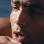 Omar Ayuso Instagram - Taking a dip. Gracias @calvinklein por el encargo 💧🎥