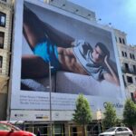 Omar Ayuso Instagram – llevo unos meses de desconexión de las redes sociales pero no por que esté muerto o haya desaparecido. he estado a otras cositas (de esas que no mola tanto poner por instagram) y al parecer colgado de la Gran Vía madrileña y de alguna calle cuyo nombre desconozco de New York 

fotos de @kndrgrtn y @carlotacasado New York City