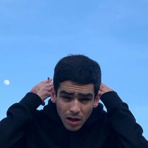 Omar Ayuso Instagram - hoy hay luna llena y me sienta súper mal