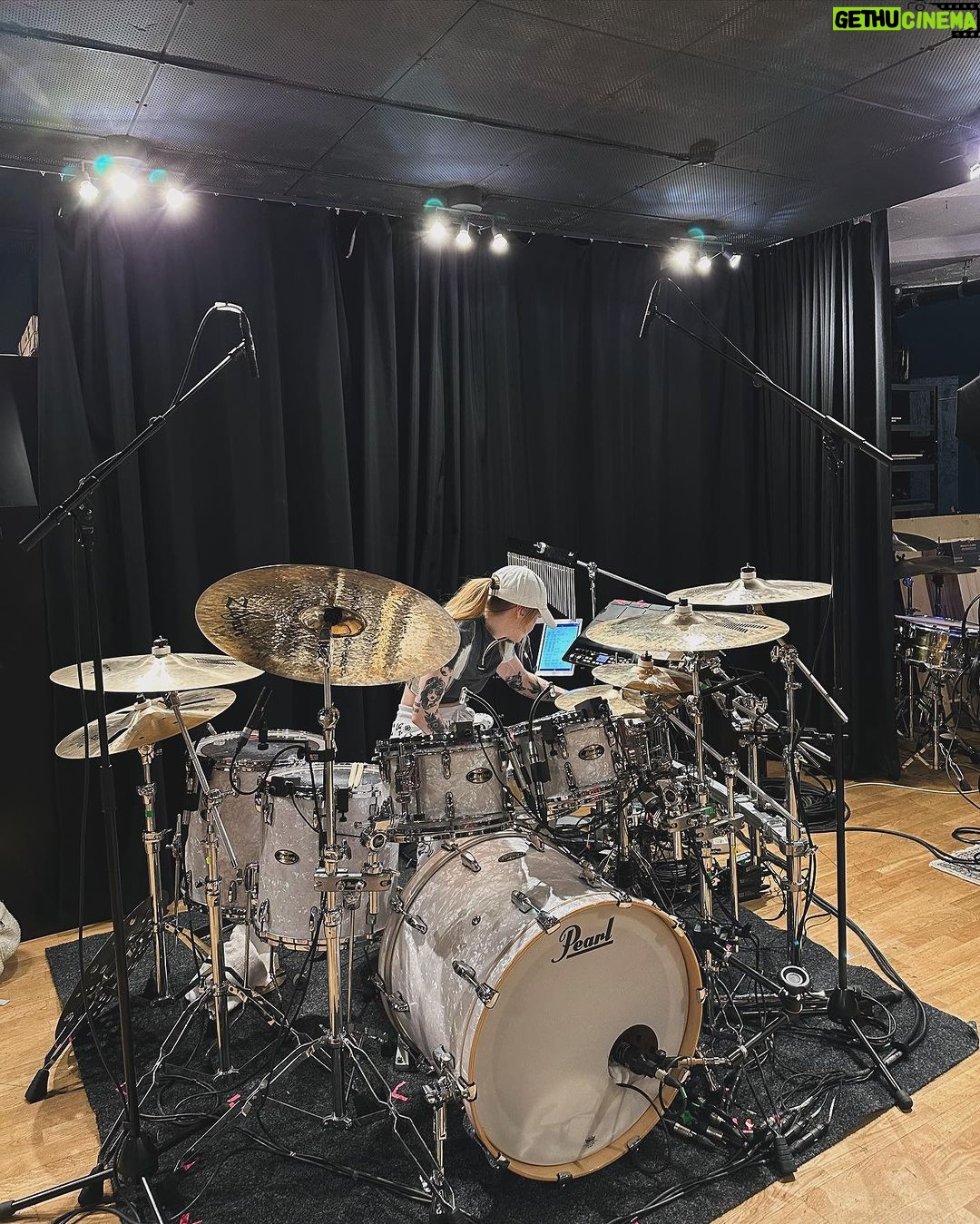 Omar Rudberg Instagram - FIRST DAY OF REHEARSALS for my first solo show ever FEB 17th!!!!!! And it’s literally almost sold out!!!!!! Get yours before it’s too late!!!!!!!