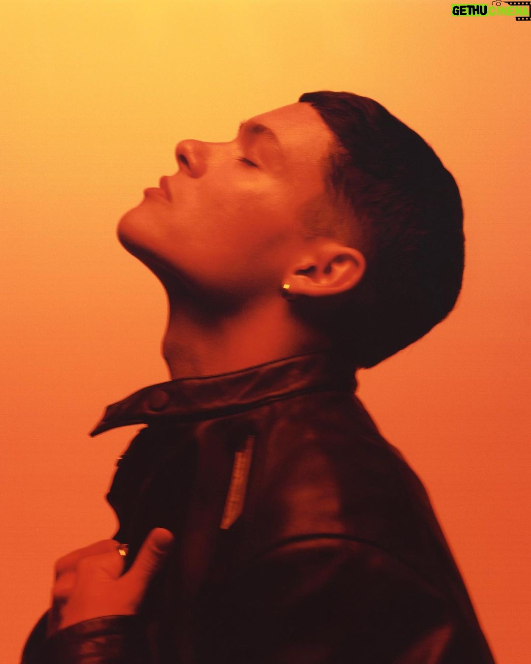 Omar Rudberg Instagram - OFF MY MIND feat @jubelofficial out NEXT Friday 20th OCT!!!! 🧡 PRESAVE LINK IN BIO