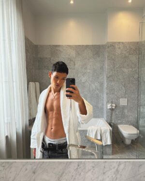 Omar Rudberg Instagram - I smell good too 🤪