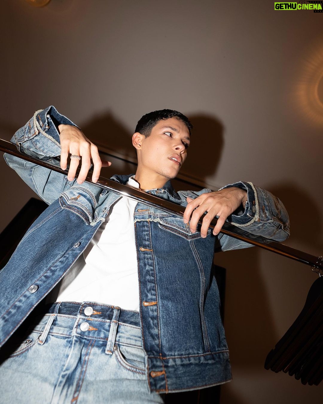 Omar Rudberg Instagram - U can’t be on your phone unless you’re taking pictures of meee