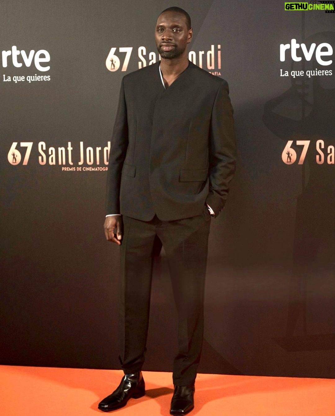 Omar Sy Instagram - Trés honoré d’avoir reçu hier soir à Barcelone, le prix d’honneur du gala RNE Sant Jordi Cinematography Awards. Me sentí muy honrado al recibir los Premios Sant Jordi de Cinematografía de RNE ayer por la tarde en Barcelona. Barcelona, Spain
