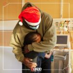 Omar Sy Instagram - ❤️‍🩹 Les Noëls CKDB continuent ! Vendredi dernier, @omarsyofficial et @ayanakamura_officiel se sont rendus au chevet de nos jeunes patients de l’Hôpital Louis Mourier (92) et ont distribué cadeaux, bonheur et sourires aux enfants ! 🎄Un grand merci à notre parrain Omar Sy ainsi que Aya Nakamura pour leur temps et leur générosité. Crédits photo : @brunogasperini #CKDB #CéKeDuBonheur #association #enfance #ensemble #partage #OmarSy #AyaNakamura #HopitalLouisMourier #NoelCKDB Hôpital Louis-Mourier, AP-HP