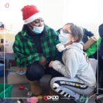 Omar Sy Instagram - ❤️‍🩹 Les Noëls CKDB continuent ! Vendredi dernier, @omarsyofficial et @ayanakamura_officiel se sont rendus au chevet de nos jeunes patients de l’Hôpital Louis Mourier (92) et ont distribué cadeaux, bonheur et sourires aux enfants ! 🎄Un grand merci à notre parrain Omar Sy ainsi que Aya Nakamura pour leur temps et leur générosité. Crédits photo : @brunogasperini #CKDB #CéKeDuBonheur #association #enfance #ensemble #partage #OmarSy #AyaNakamura #HopitalLouisMourier #NoelCKDB Hôpital Louis-Mourier, AP-HP