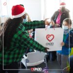 Omar Sy Instagram - ❤️‍🩹 Les Noëls CKDB continuent ! Vendredi dernier, @omarsyofficial et @ayanakamura_officiel se sont rendus au chevet de nos jeunes patients de l’Hôpital Louis Mourier (92) et ont distribué cadeaux, bonheur et sourires aux enfants ! 🎄Un grand merci à notre parrain Omar Sy ainsi que Aya Nakamura pour leur temps et leur générosité. Crédits photo : @brunogasperini #CKDB #CéKeDuBonheur #association #enfance #ensemble #partage #OmarSy #AyaNakamura #HopitalLouisMourier #NoelCKDB Hôpital Louis-Mourier, AP-HP