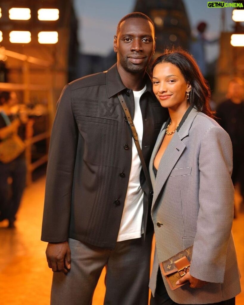 Omar Sy Instagram - Congratulations @Pharrell for your first men’s show @Louisvuitton So inspirational. #LVmenSS24 #LouisVuitton #PharrellWilliams Styled by @ilya.vanzato Make up by @anglomamakeup Hair by @alexandrinepiel Pont Neuf, Paris