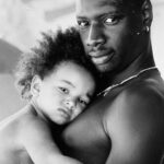 Omar Sy Instagram - 21 ans que tu me fais grandir… je suis si fier de la femme que tu es. Même si tu resteras cette petite fille dans mes bras et dans mon cœur. Je te souhaite de toujours rester libre, juste et entière. Je t’aime @selly.sy