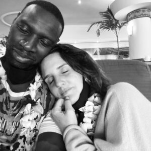 Omar Sy Instagram - Ma Lion Queen,
Ma Meilleur Copain,
Mon Amour,
Aujourd’hui, c’est ton jour 🎂
Pour la 24eme fois, 
je te souhaite un joyeux anniversaire. 
c’est bon ce temps qui passe avec toi…
je t’aime. @mynameishelenesy