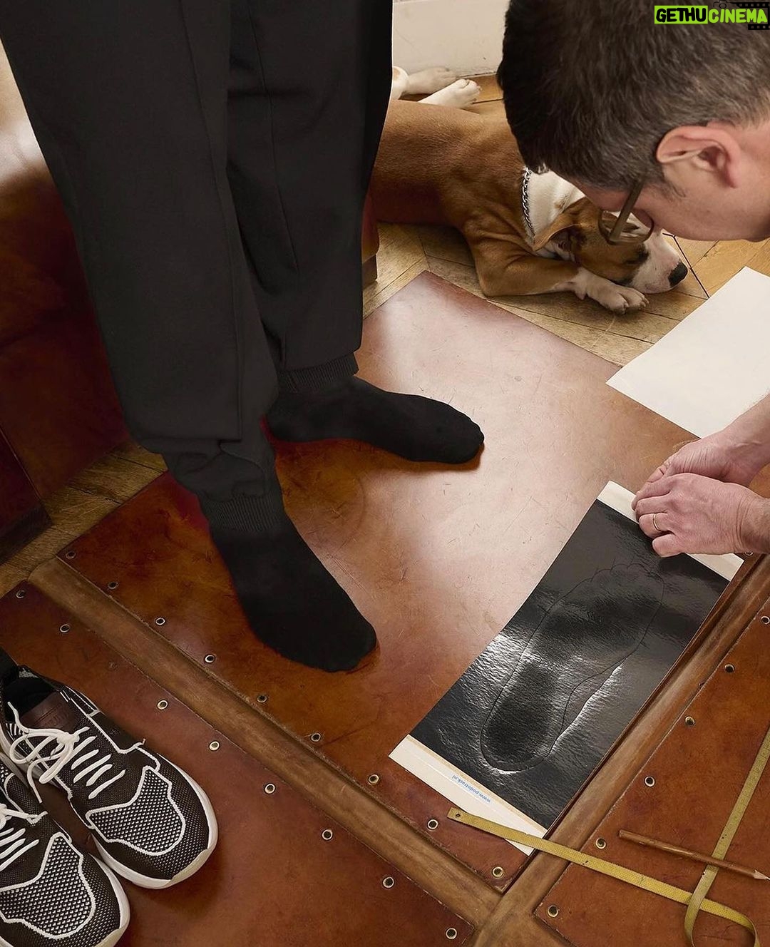 Omar Sy Instagram - - THE #BERLUTI ART OF BESPOKE WITH: OMAR SY - As part of its celebration of creativity and know-how, Berluti supports its friends at different key moments in their careers. This month, the Maison has created a bespoke look for @omarsyofficial. “How can you have both comfort and style, without having to choose? Bespoke is the answer”, says the French Actor as he gets his measurements taken, chooses his favourite fabrics and leathers and tries his suit’s toile and shoes on. For this experience, Omar Sy has been involved in the creative and artisanal process from start to finish, revealing, at the end, his custom-made navy blue suit and Venezia leather buckled ankle boots. Now, he is ready to celebrate the theatrical release of his latest film, The Book of Clarence, directed by Jeymes Samuel. Talent: @omarsyofficial Photography: @zoecassavetes Locations: @hotelalfredsommier, ‘Atelier Grande Mesure Tailleur’, ‘Atelier Sur Mesure Bottier’ #DRESSEDINBERLUTI