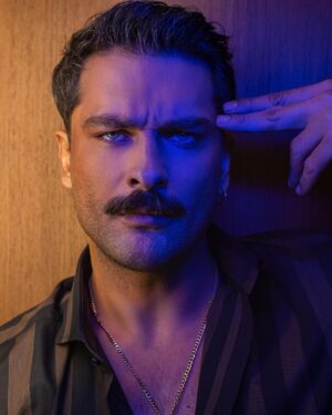 Onur Tuna Instagram - Fotograf: Cem Talu  @cemtalu
Styling: Taylan Gül @taylangulstyle
Saç Makyaj: Osman Nuri Buruk @osmannuriburuk
Styling Asist: Dilara İlçin @ilcindilara
  Simge Rişvan @simgerisvan
Mekan: W İstanbul @wistanbul ✌🏻🤍