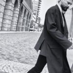 Onur Tuna Instagram - zaman kimseye torpil geçmiyor yürümek gerek