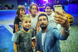 Onur Tuna Instagram - #bendenneolur @medyapimresmi Soner ve arkadaşları:))