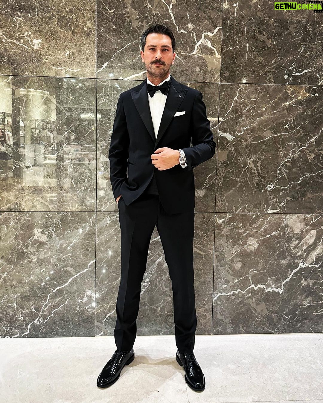 Onur Tuna Instagram - @vakko Teşekkür ederim🙏🏻 @eylmyldzz @iremonwork 🤍🤍
