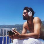 Onur Tuna Instagram - dinledikçe susuyor insan