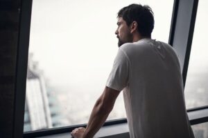 Onur Tuna Instagram - sonra aşağı inip durmuşken niyeyse başım acık ıslaktı