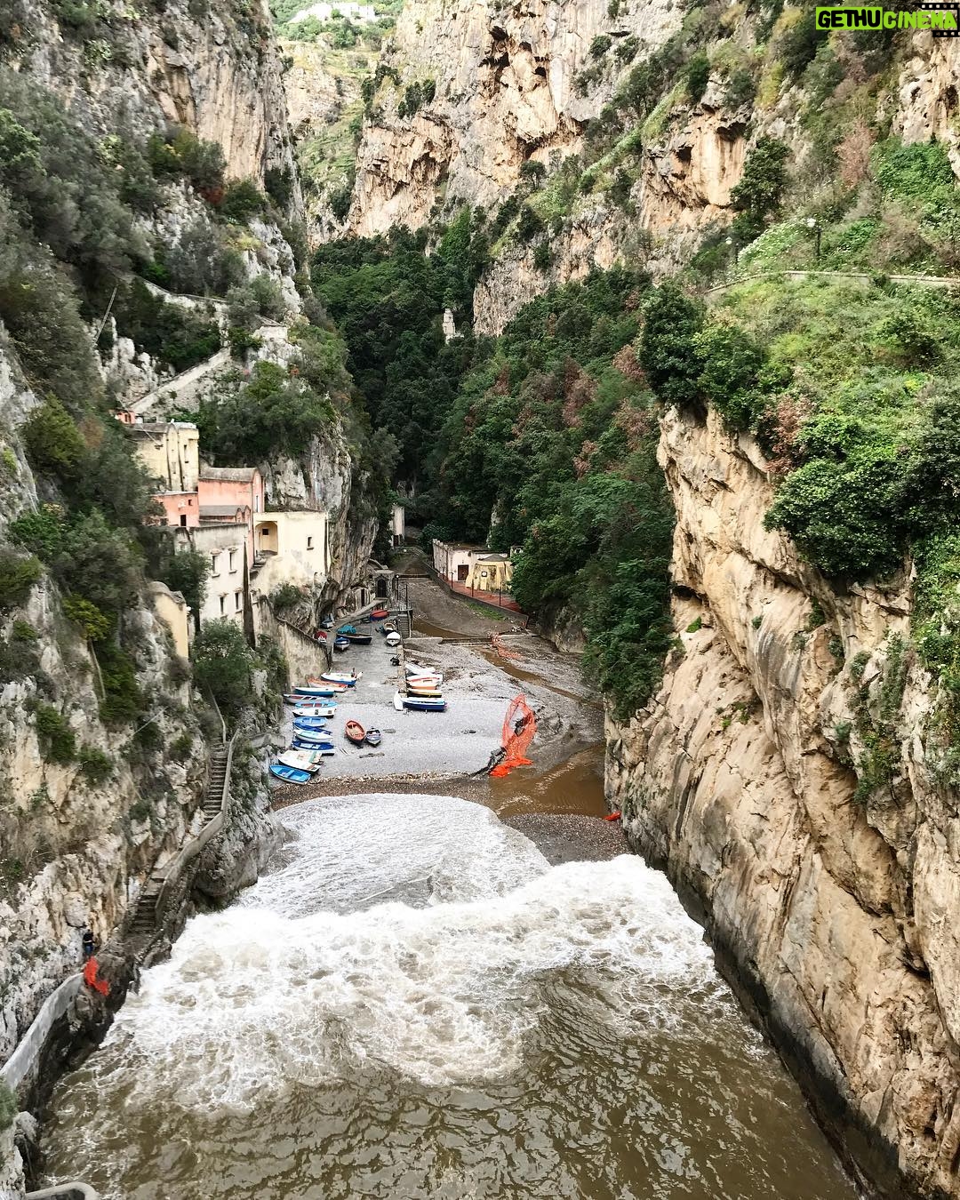 Onur Tuna Instagram - İ need somewhere to hang my head