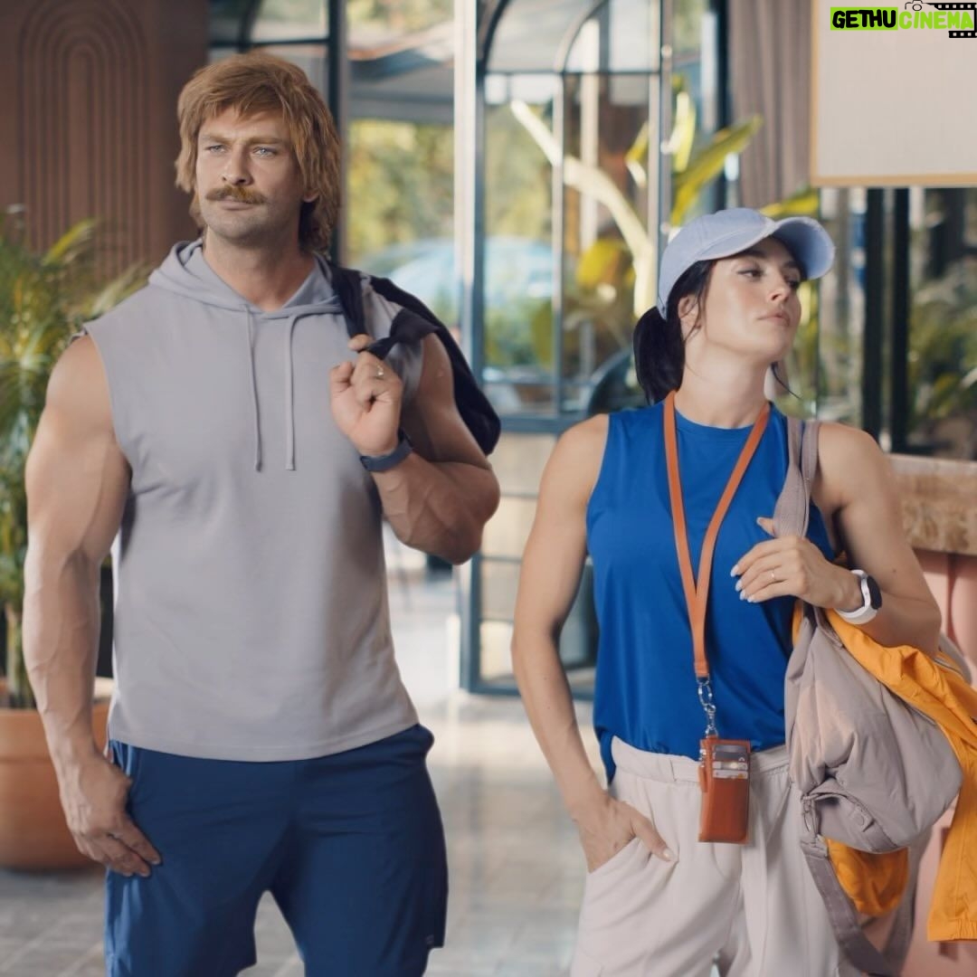 Onur Tuna Instagram - @paycell kullanmaya bir kez başlayınca duramadık 💛💪🏻 #TürkiyeninÇiftleri Sana özel bakiyeni Paycell kartına aktar, ihtiyaçlarını kolayca karşıla, #DünyalarSeninOlsun 🤩 @turkcell