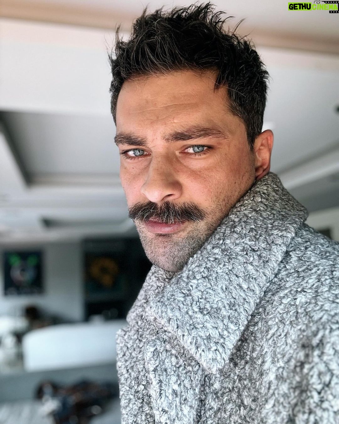 Onur Tuna Instagram - dağ bayır çekiyor canım başka bir şey değil🏡