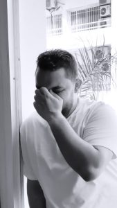 Oussama Ramzi Instagram - والو غا ولد التسعينات تفارق مع صاحبتو 😂