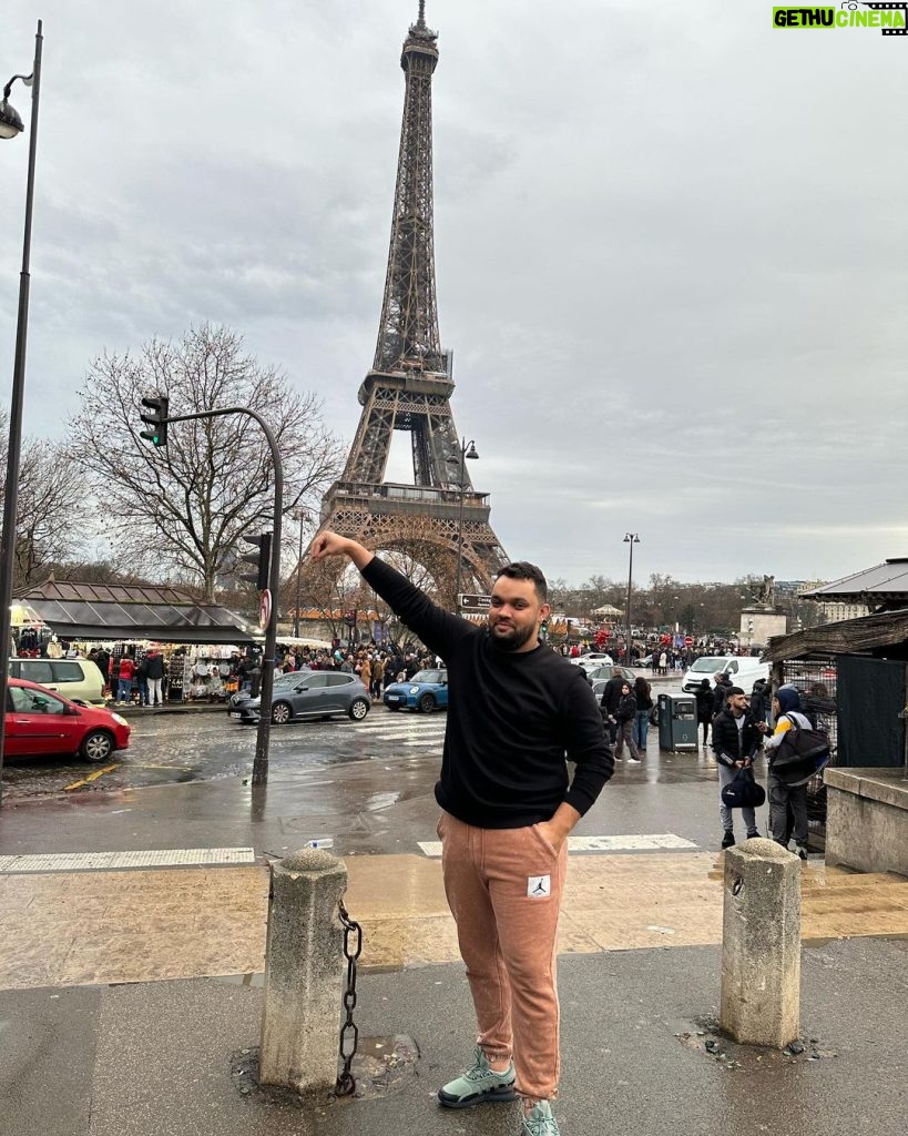 Oussama Ramzi Instagram - حافط ما فاهمش Tour Eiffel