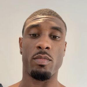 Ovie Soko Instagram - Barber appreciation 💈💈 Big up John 😂 

Video credit @spiceadams