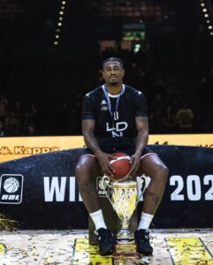 Ovie Soko Instagram - 🥇🏀🦁 📸 @adam_bates3