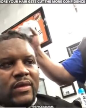 Ovie Soko Instagram - Barber appreciation 💈💈 Big up John 😂 

Video credit @spiceadams