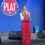 Pınar Altuğ Instagram - Dün @platdernegi 8.zirvesinin sahnesi yine bana emanetti.Çok kıymetli isimleri ağırladık ve Cumhuriyetimizin 100.yılını tüm misafirlerimizle büyük çoşkuyla kutladık🇹🇷🇹🇷🇹🇷 Özel not:Tüm gün ayakta duracağım için bel fıtığım sebebiyle mecbur düz ayakkabı giydim🙏🏻 #PrivateLabelZirvesi #işbirliği