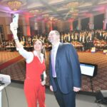 Pınar Altuğ Instagram - Dün @platdernegi 8.zirvesinin sahnesi yine bana emanetti.Çok kıymetli isimleri ağırladık ve Cumhuriyetimizin 100.yılını tüm misafirlerimizle büyük çoşkuyla kutladık🇹🇷🇹🇷🇹🇷 Özel not:Tüm gün ayakta duracağım için bel fıtığım sebebiyle mecbur düz ayakkabı giydim🙏🏻 #PrivateLabelZirvesi #işbirliği