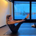 Pınar Altuğ Instagram - Fransadayken @byheberson la özel olarak hazırladığı Vibhaba yoga dersi yapma şansım oldu,çok keyifliydi🥰 En kısa zamanda yine esneyebilmek dileğiyle 🙏🏻🙏🏻 Lors de mon séjour en France, j’ai eu la chance de faire un cours de yoga Vibhaba spécialement préparé par @byheberson, c’était très agréable 🙏🏻🙏🏻 Mille merci🥰 #reklam Club Med Val D'Isere