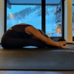 Pınar Altuğ Instagram - Fransadayken @byheberson la özel olarak hazırladığı Vibhaba yoga dersi yapma şansım oldu,çok keyifliydi🥰 En kısa zamanda yine esneyebilmek dileğiyle 🙏🏻🙏🏻 Lors de mon séjour en France, j’ai eu la chance de faire un cours de yoga Vibhaba spécialement préparé par @byheberson, c’était très agréable 🙏🏻🙏🏻 Mille merci🥰 #reklam Club Med Val D'Isere