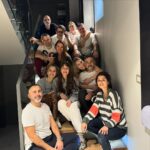 Pınar Altuğ Instagram - Biz beraber olunca herşey çok güzel oluyo❤️ #KomşuculukForever @zdengizman @sarpdengizman @sgamzeozturk @cemozturk1970 @handeozdinc @ozgurozdinc @aslitandoga @cahittanyesilada @gizem.eras @emrah_yucel_la @yaamuratacan