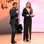 Pınar Altuğ Instagram - Dün akşam Uluslararası Suç ve Ceza Film Festivalinin açılış gecesi sahnesindeydik @hbilgin @uscff_icapff Elbisem @rasitbagzibagli Ayakkabılarım @jabotter Saç @hairgameofficial #reklam Cemal Resit Rey ( CRR )