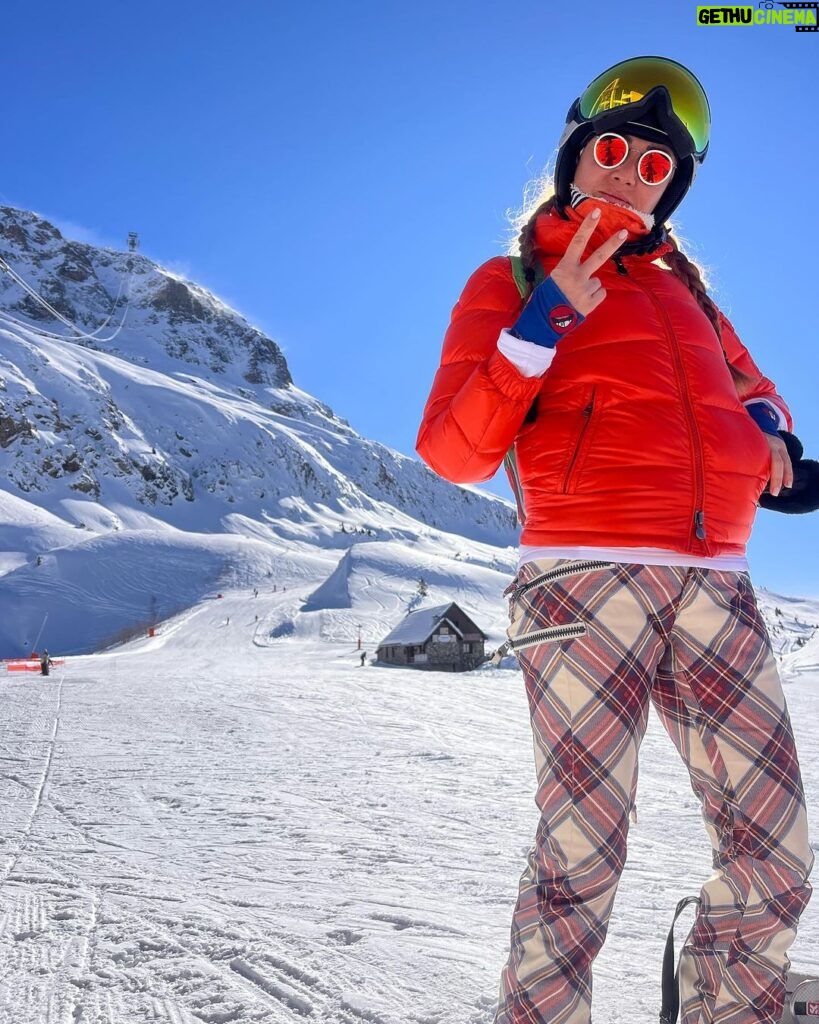 Pınar Altuğ Instagram - Kayak tatili Dump… Alpe d'Huez