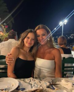 Pınar Altuğ Instagram - Canımın içi kızım,kıymetlim iyi ki doğmuşsun❤️❤️❤️ Annem çok özlüyorum❤️ #27Ocak