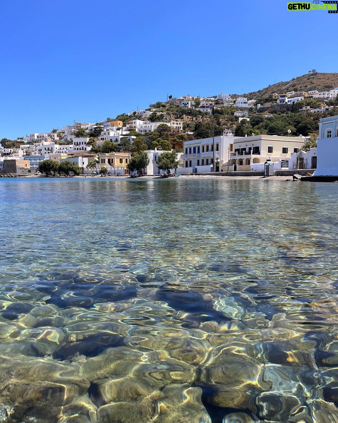Pınar Altuğ Instagram - En sevdiğimiz yerde ❤️ #leros #MilosTaverna @yaamuratacan Leros