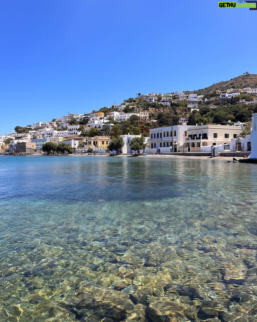Pınar Altuğ Instagram - En sevdiğimiz yerde ❤️ #leros #MilosTaverna @yaamuratacan Leros