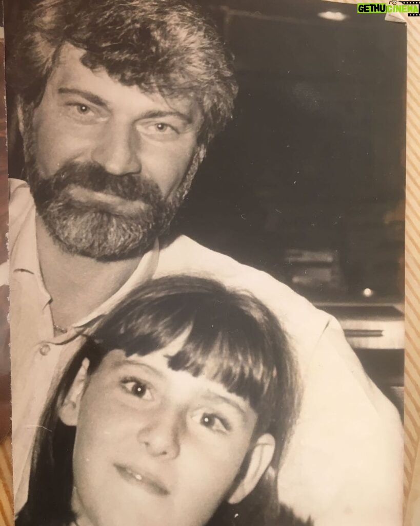 Pınar Altuğ Instagram - Bugün ayrılalı 33 sene oldu,çok özlüyorum❤️ #Babam