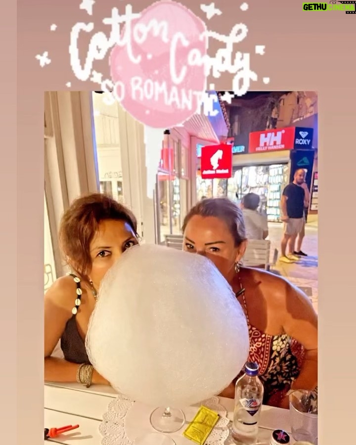 Pınar Altuğ Instagram - Çoookkk ama çoookkk güzel bir haftaydı❤️❤️ @yaamuratacan @zdengizman @sarpdengizman @ulkuoralozdemir @aykut.ozdemir.2301 @doadenizer @ozdemir_onur2 @demirdengizman @derind123 @atacan_su #Mert #Mini #QuestaVita Ege Denizi