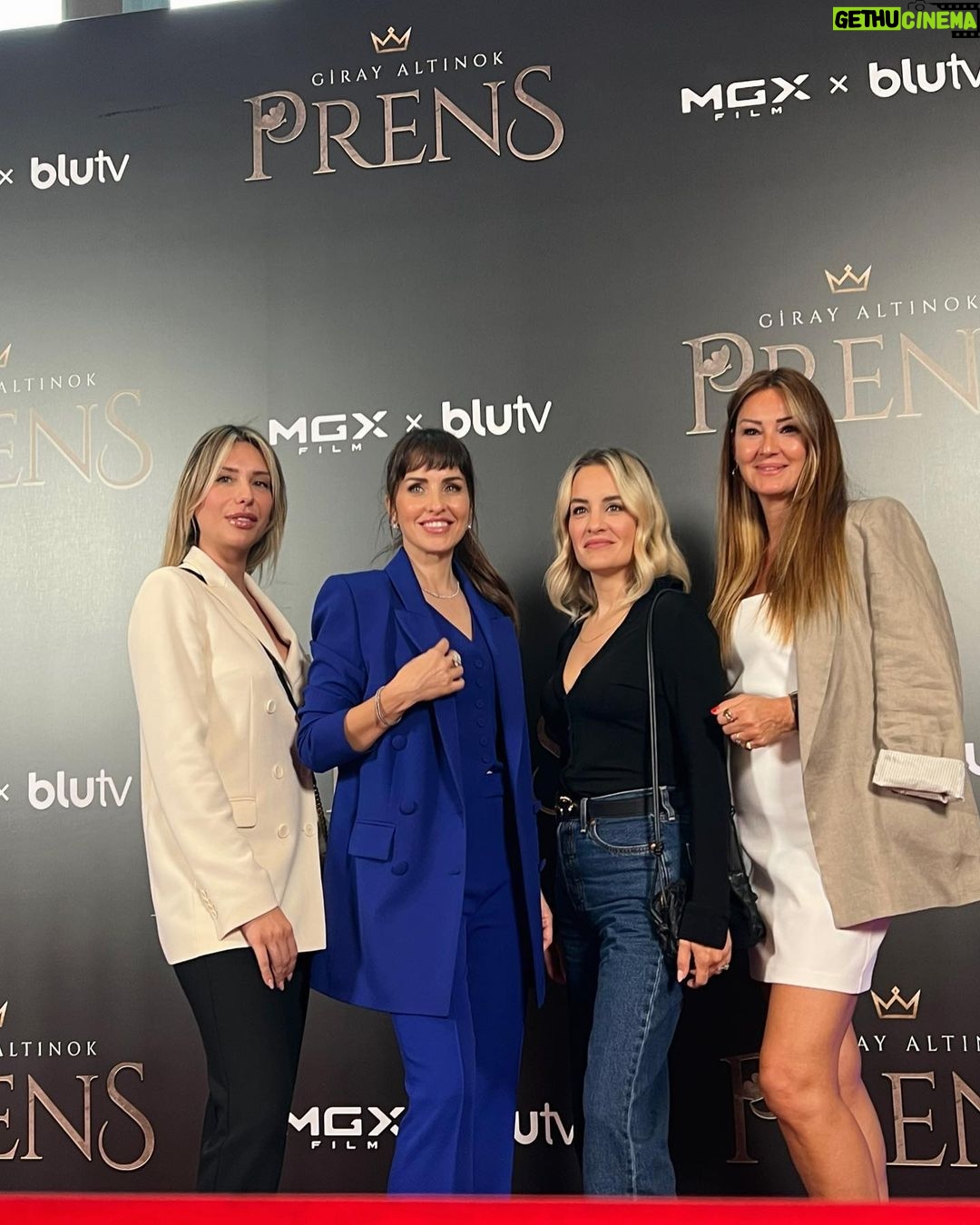 Pınar Altuğ Instagram - Canım @aslitandoga nın @prensdizi galasındaydık❤️ 📸 @gizem.eras #reklam #davet UNIQ Istanbul