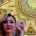 Pınar Altuğ Instagram - Cuma akşamı Pariste büyüleyici bir salonda @moonlifedergi ödül törenini sunmak için sahnedeydim❤️ Elbiselerim canım @rasitbagzibagli Ayakkabılarım @pelininayakkabilari Saç @balmainhairsalon Ve tabii ki fotoğraflar canım @esrainhouse hep yanımdaydı❤️ @inhouseiletisim #işbirliği #reklam InterContinental Paris - Le Grand