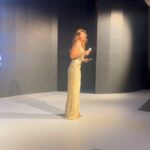 Pınar Altuğ Instagram - Dün gece ve bu gece @banunoyaneventoffice organizasyonuyla yapılan İnci Sözlük Open Stage moda günlerinin sahnesi bana teslimdi❤️ İlk akşam Kastamonu Belediyesinin desteğiyle müthiş bir şapka defilesine şahit olduk,bu geceyse sahne designerlarındı. Teşekkürlerim var Sevgili @banunoyan ❤️ @lazzonihotel her geldiğimde beni evimde gibi hissettirdiğiniz için Canım @rasitbagzibagli senin kıyafetlerini her zaman zevkle taşıyorum Saçlarım @hairgameofficial Mehmet Ve her zaman yanımda olan canım @neslihan.aydemir @inhouseiletisim seviyorummmmm #reklam #işbirliği Lazzoni Hotel
